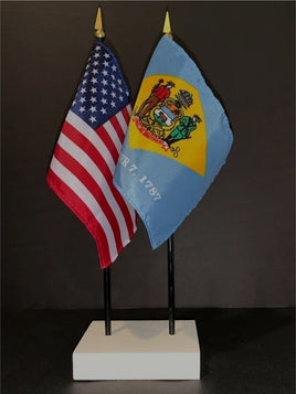 Delaware and US Flag Desk Set