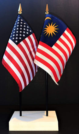 Malaysia and US Flag Desk Set
