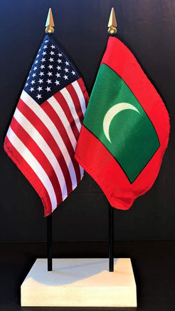 Maldives and US Flag Desk Set