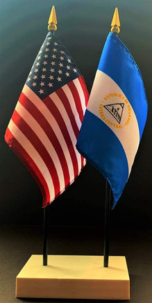 Nicaragua and US Flag Desk Set