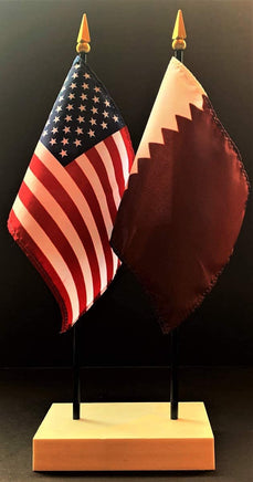 Qatar and US Flag Desk Set