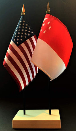 Singapore and US Flag Desk Set