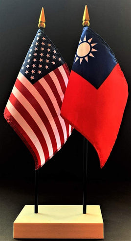 Taiwan and US Flag Desk Set